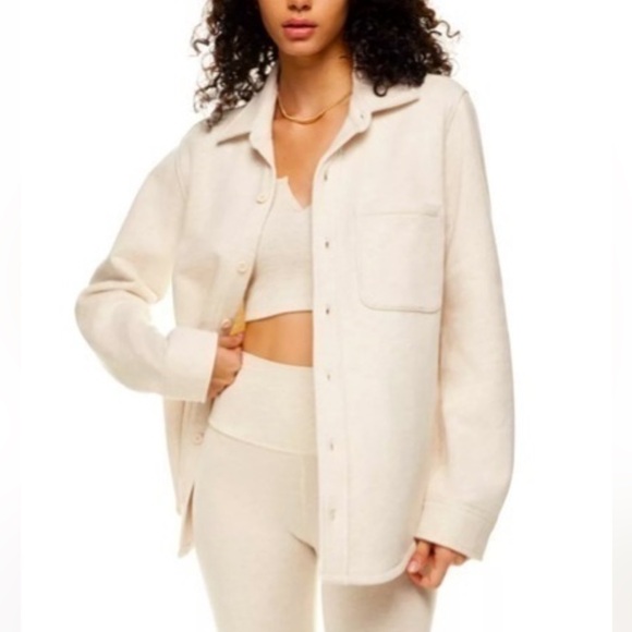 Aritzia Cozy Fleece Boyfriend Button Up - Picture 2 of 8